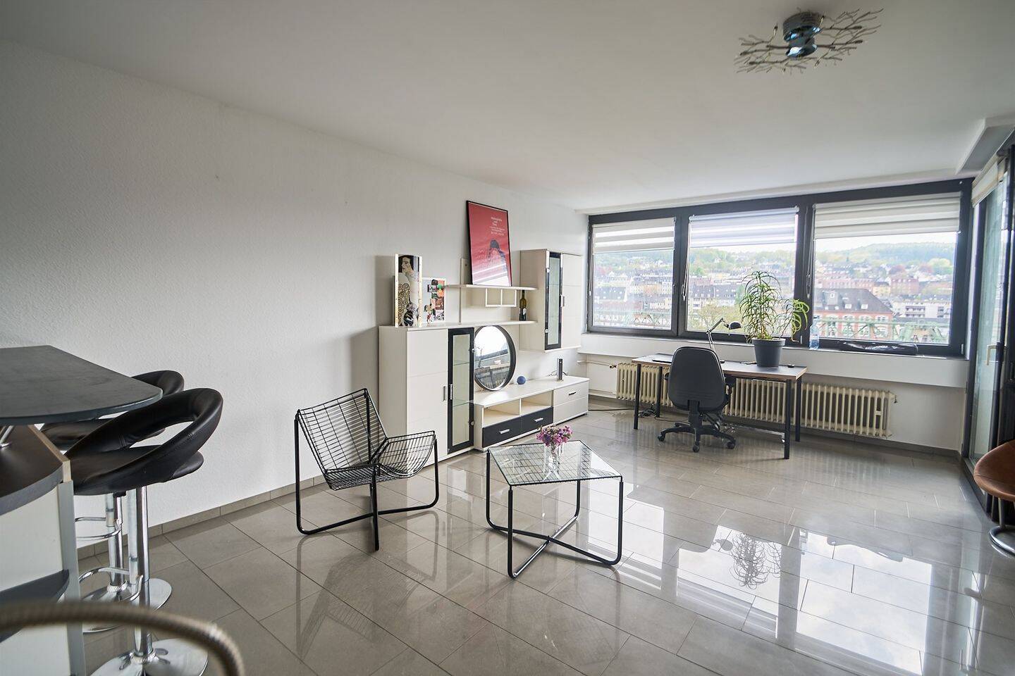 Zentral gelegenes 1-Zimmer-Apartment mit Weitblick! – Wuppertal – Vorschaubild 2