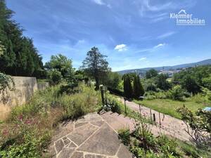 Modern renovierte 5-Zimmer-Wohnung mit Balkon, Garten und Weitblick