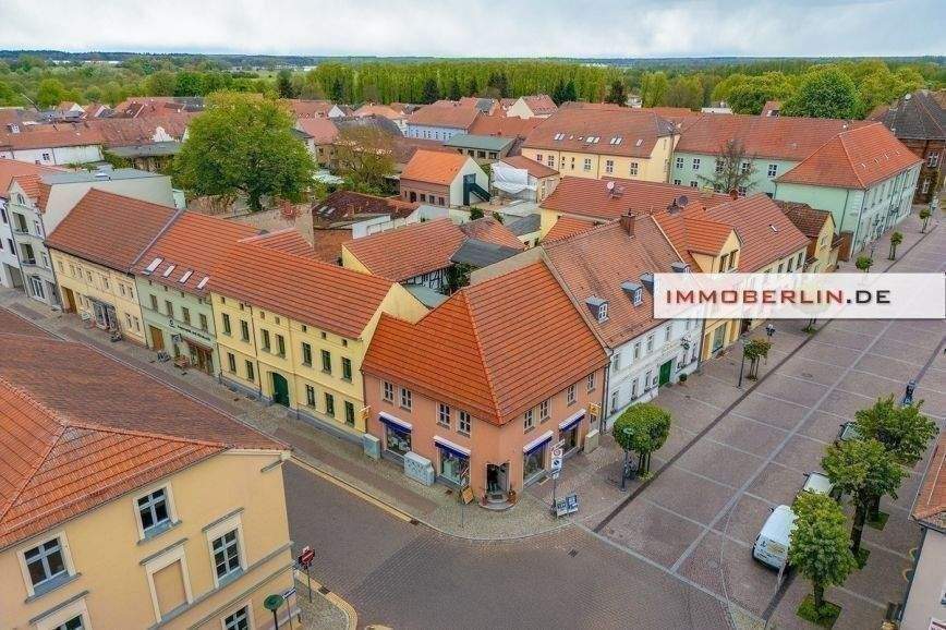 IMMOBERLIN.DE - Historisches, 2006 saniertes Wohn- + Geschäftshaus mit Ausbaupotential im Ortszentrum – Gransee – Bild 1 von 9