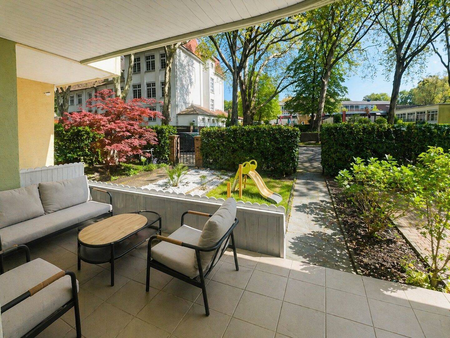 Modernisiertes Reihenmittelhaus mit Balkon, Terrasse & Außenstellplatz in Gelsenkirchen – Gelsenkirchen – Vorschaubild 3
