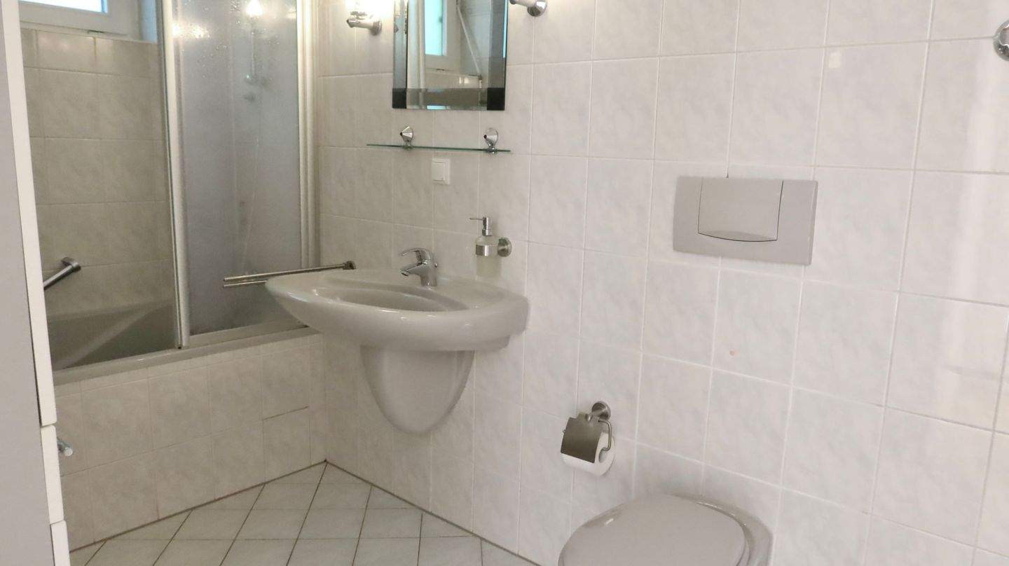 Wohnen wie im Urlaub - mit ganzjährigem Pool, Garage & großzügiger Loggia in Hannover-Misburg – Hannover – Vorschaubild 8