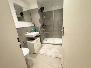 Terrassenwohnung im Grünen - 4 Zimmer mit Einbauküche, modernes Bad, Gäste-WC, Balkon, HWR – 50968 Köln – Vorschaubild 9