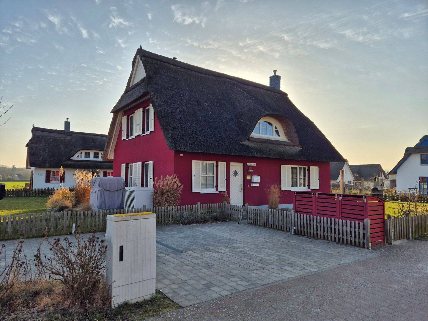 Voll möbliertes großes Reetdach-Ferienhaus Wellnessoase in Ostseenähe & guter Vermietungsauslastung – Zierow – Vorschaubild 5