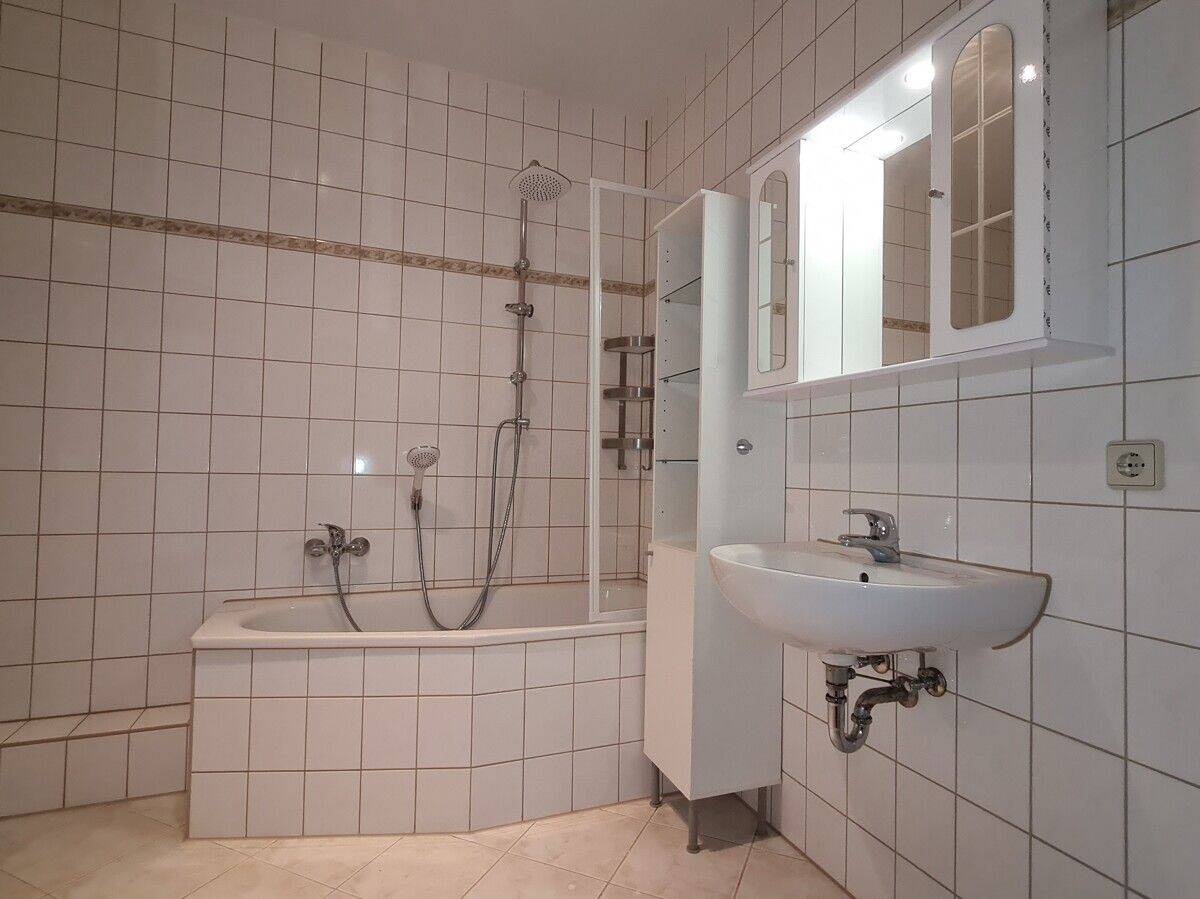 Gepflegte 2-Raum-Wohnung mit Einbauküche & Aufzug in Schloßchemnitz - Tiefgarage möglich – Chemnitz – Vorschaubild 9