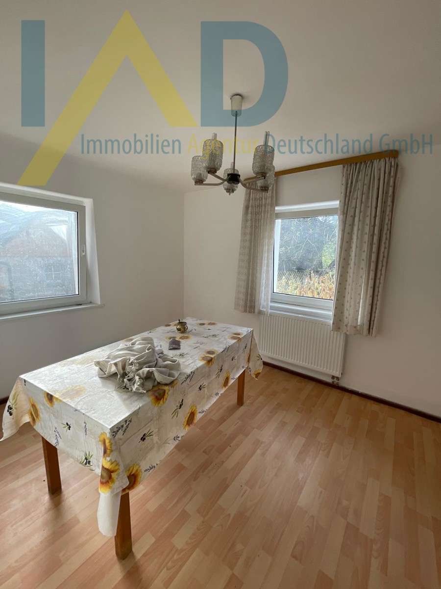 Geräumiges Haus mit Potenzial und idyllischem Garten in ruhiger Lage – Creußen – Bild 1 von 9