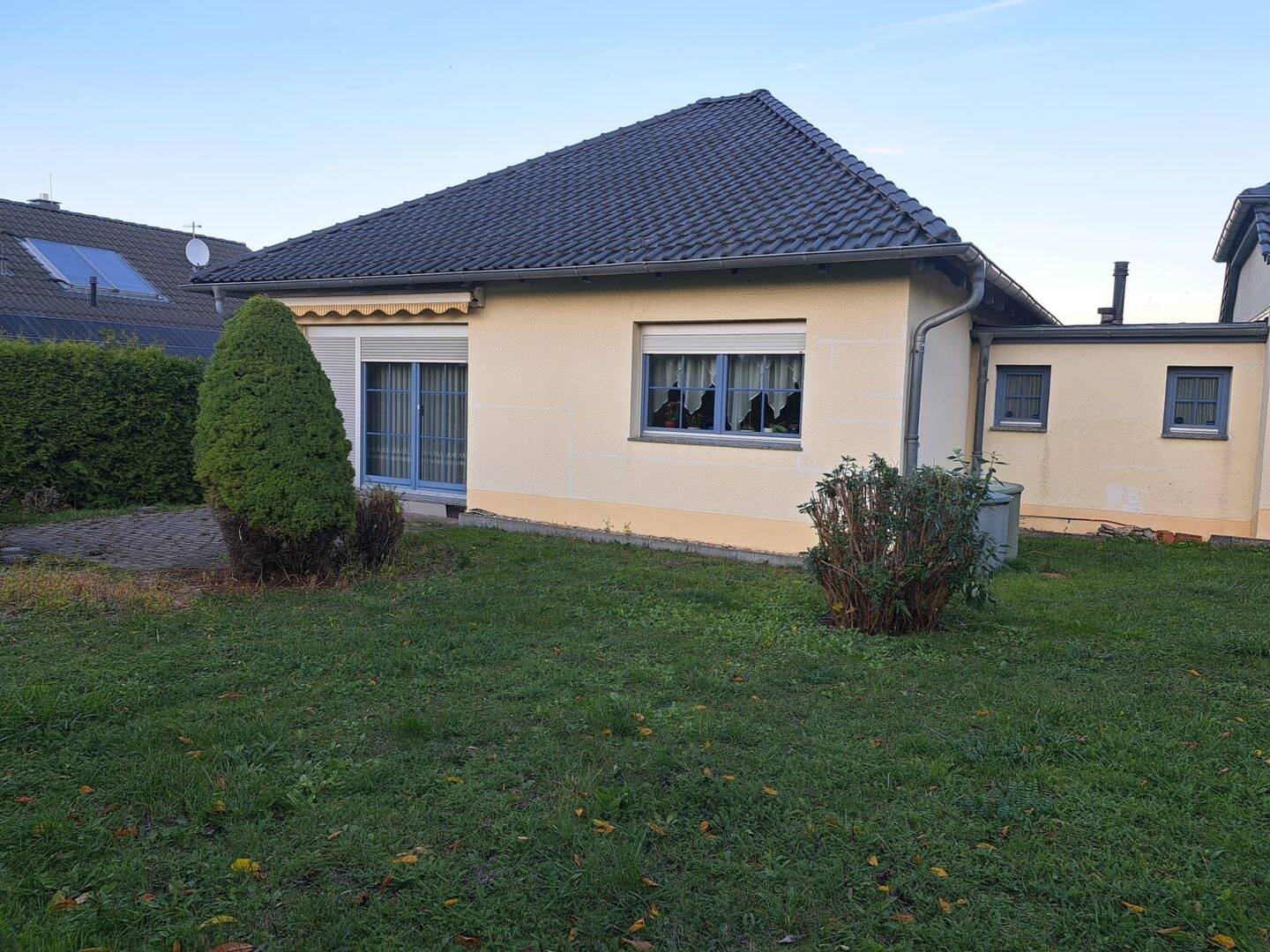 Einfamilienhaus mit Garage im Bungalowstil – Ettersburg – Bild 1 von 8