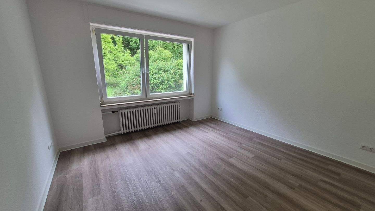 Top geschnittene und renovierte Altbauwohnung mit Flair und großer Terrasse. Nähe Tierpark ! Traumhafter Ausblick ins Wäldchen ! – Mönchengladbach – Vorschaubild 9