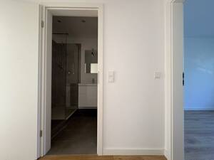 Moderne 6-Zimmer-Maisonette auf 2 Ebenen mit 3 Balkonen & großzügigem Grundriss – 40547 Düsseldorf – Vorschaubild 9