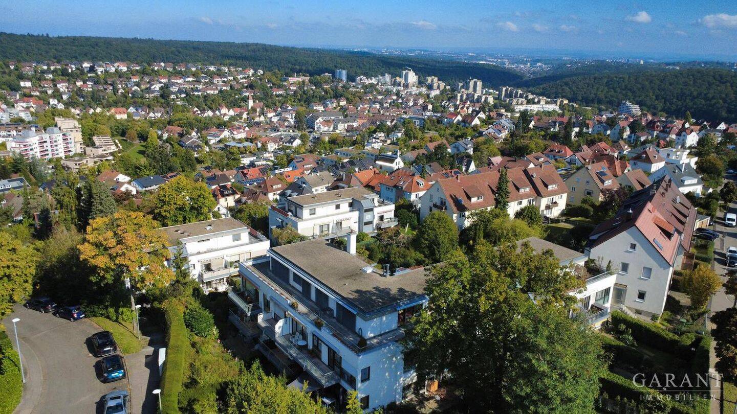 4 Zimmer-Wohnung mit angrenzendem 1 Zimmer-Appartement und Tiefgaragen-Box in S-Botnang
