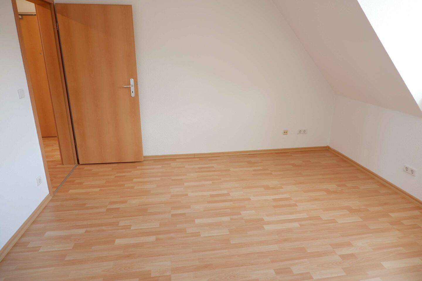 TOP DG-Whg. frei ab 1.9.26 - Stellplatz + wg-gerecht - große Küche – Chemnitz – Vorschaubild 5