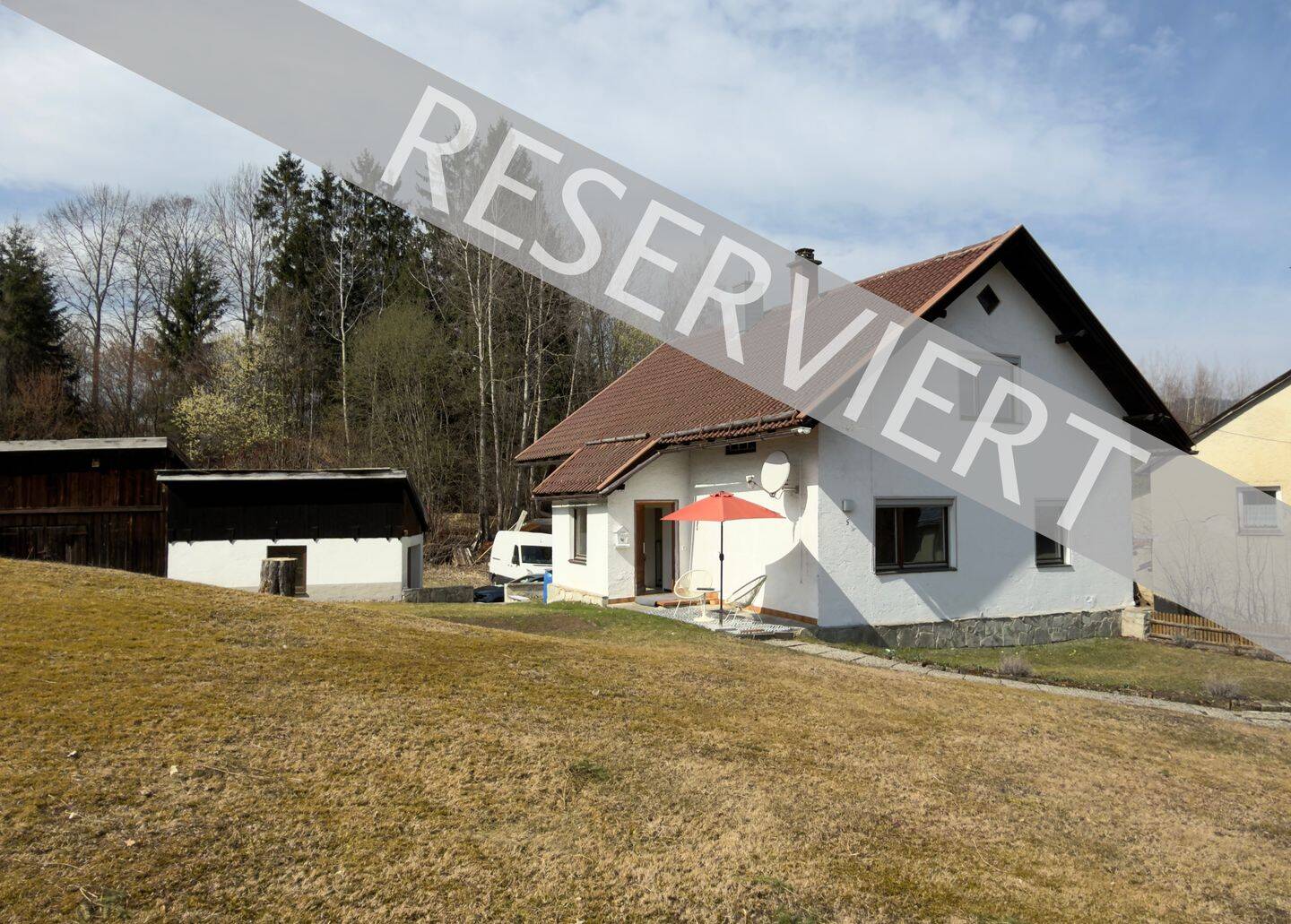 EINFAMILIENHAUS  mit großem Grundstück