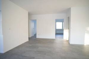 Helle 4,5-Zimmer-Wohnung (kernsaniert) mit Loggia & Top-Grundriss in ruhiger Lage