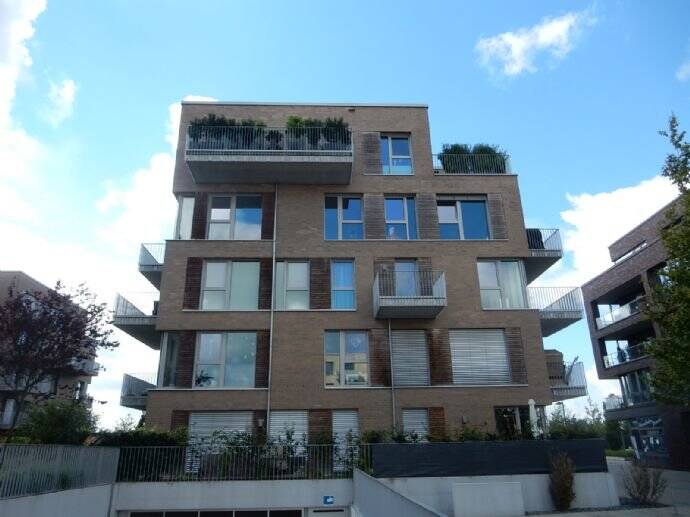 Berufstätige/Rentner, top mod. 2-Zi-EG-Whg.-Überseestadt, 2 Terrassen, Gartenanteil, Parkett, schicke EBK, modernes Du-Bad, Keller