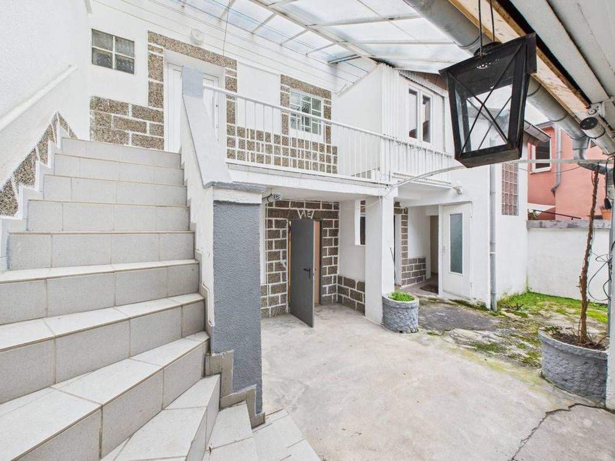 Zentral gelegenes Reihenmittelhaus mit ca. 138 m² Wohnfläche + 68 m² Nutzfläche in Homburg City! – Homburg – Vorschaubild 2