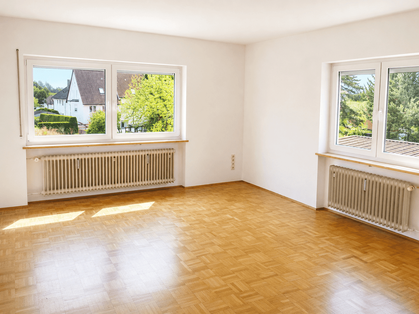 Zweifamilienhaus mit 2 Garagen, Garten & Ausbaupotenzial im Dachgeschoss – Windsbach – Vorschaubild 3