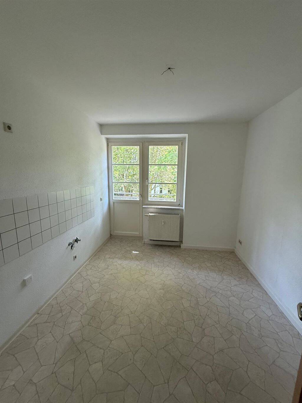 Günstige 2-Zimmer mit Laminat, Balkon und Wanne in ruhiger Lage! EBK mgl. – Chemnitz – Vorschaubild 8