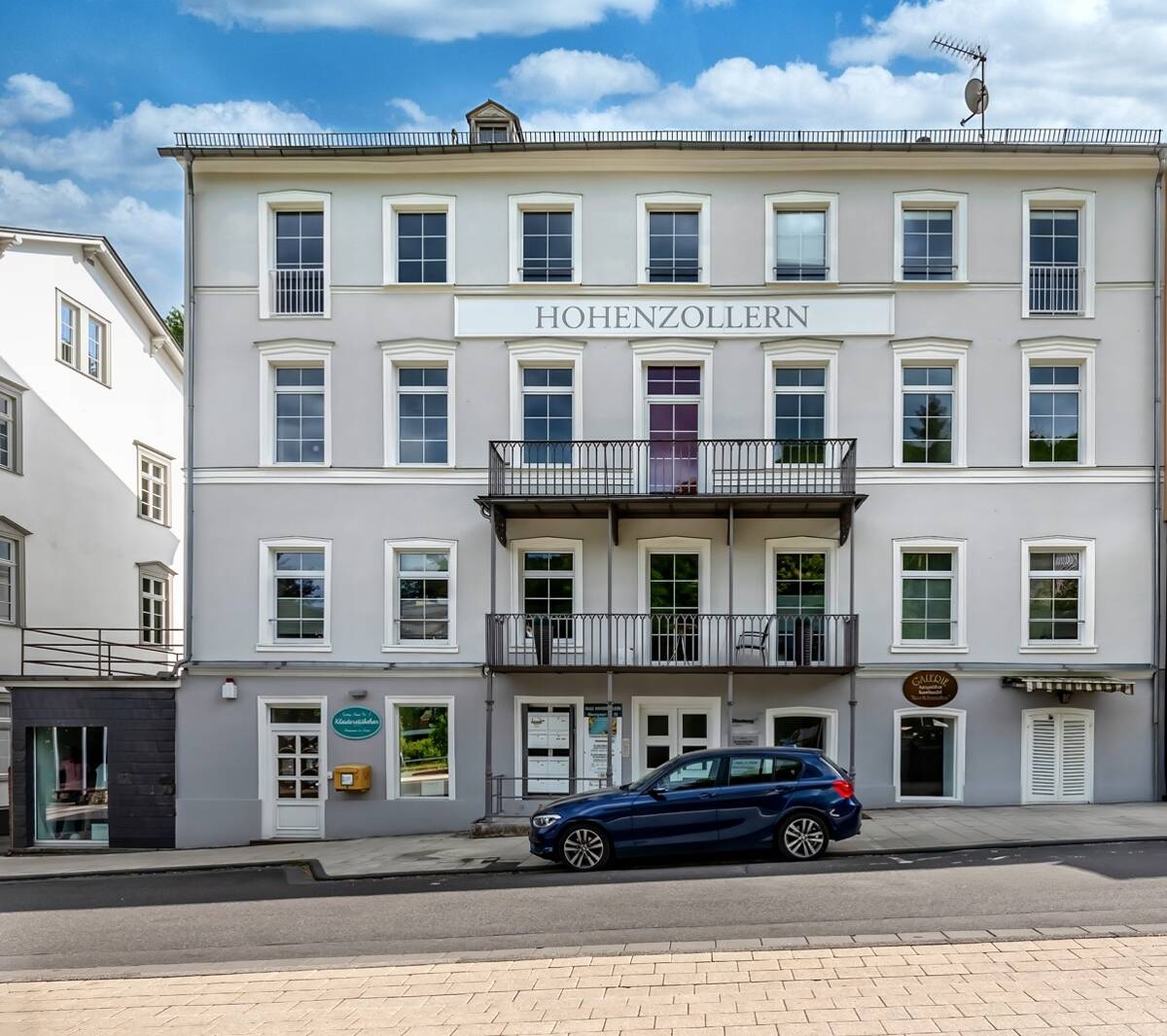 LUKRATIVES RENDITEOBJEKT! Wohn-und Geschäftshaus mit 8 Einheiten und 16 Stellplätzen in Schlangenbad – Schlangenbad – Bild 1 von 9