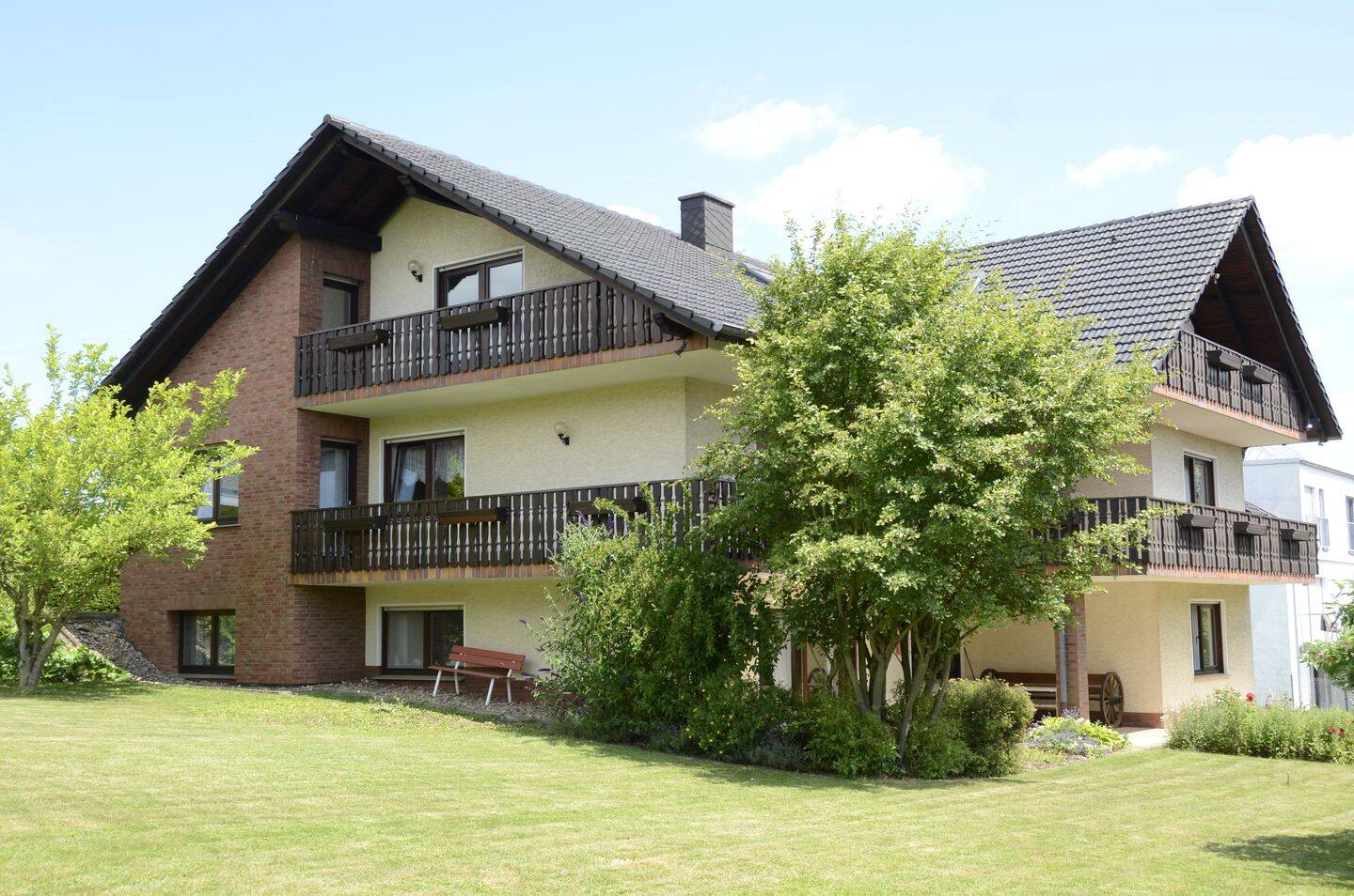 Großzügiges 1 - 2 Familienhaus in einer sehr guten Lage