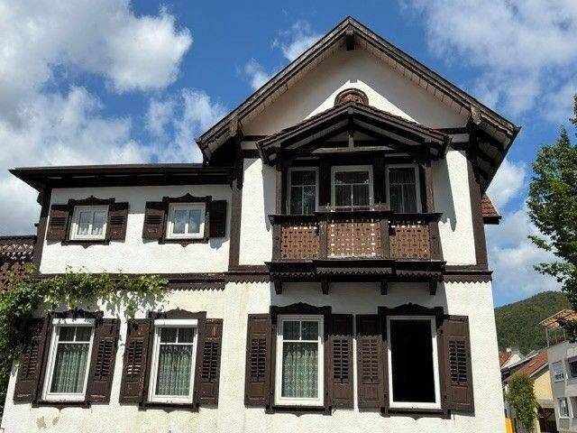 Charmante Wohnung mit 105 m² im 2.OG im traditionellen Landhausstil