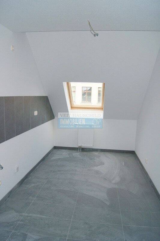 Ganz oben! + 2 Zimmer im Dach + Parkett + Eckwohnzimmer + Tageslichtbad mit Wanne & Fußbodenheizung – Leipzig – Vorschaubild 7