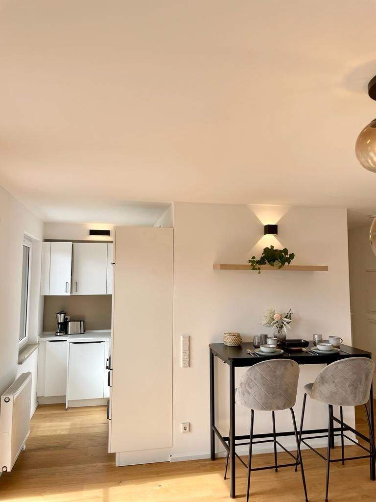 Johannis ! Moderne, helle, möblierte 1-ZW mit 32 m², Balkon, EBK, 1.OG mit Aufzug – Nürnberg – Vorschaubild 6