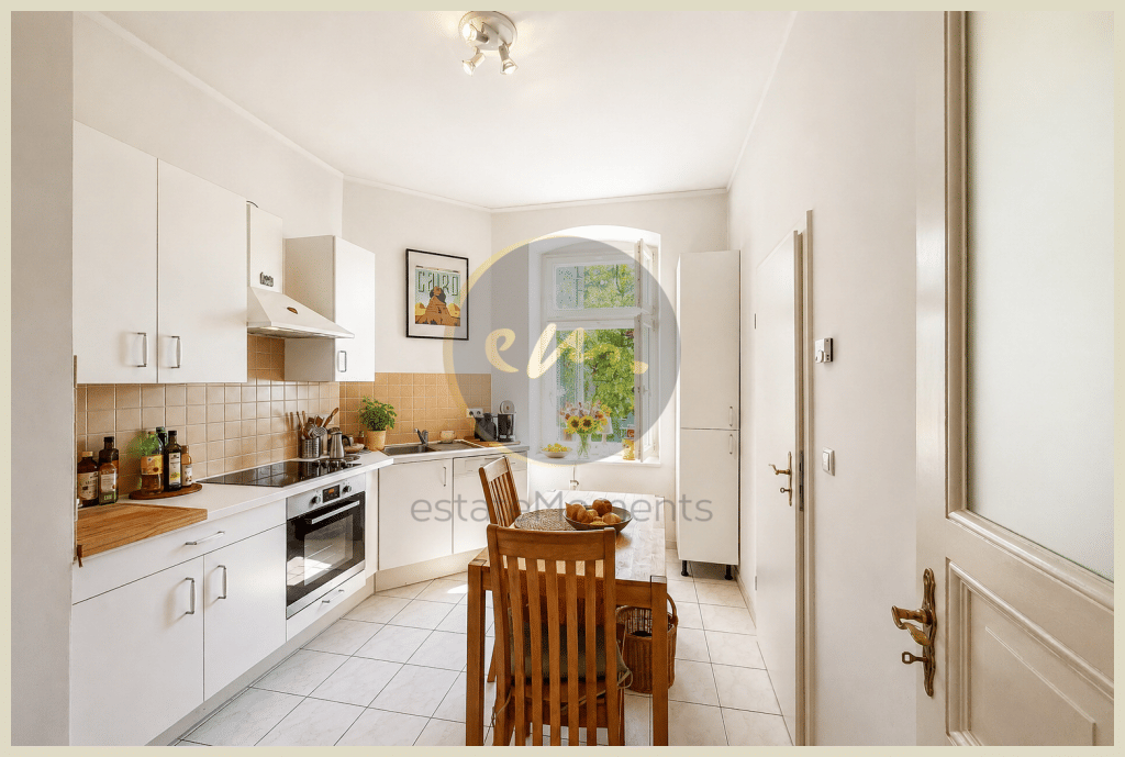 Ruhig gelegen, Balkon, zentrale Lage - Altbauwohnung mit bis zu 3,0 m hohen Decken...