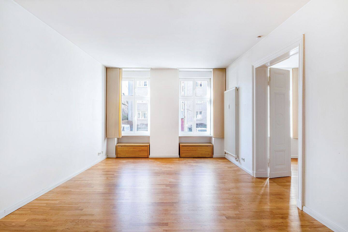Helle Altbauwohnung mit großzügigem Raumgefühl und viel Potenzial – Berlin – Bild 1 von 9