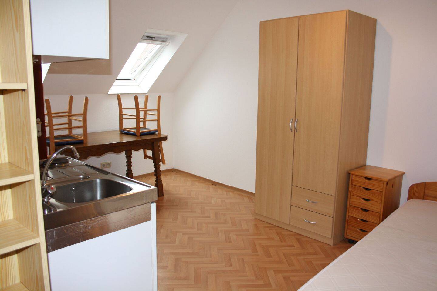 1-Zimmer Wohnung, Dach, saniert – Erlangen – Vorschaubild 2