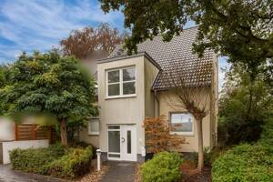 Gepflegtes Mehrfamilienhaus mit durchdachtem Maisonette-Konzept und großem Garten – 40468 Düsseldorf – Vorschaubild 2