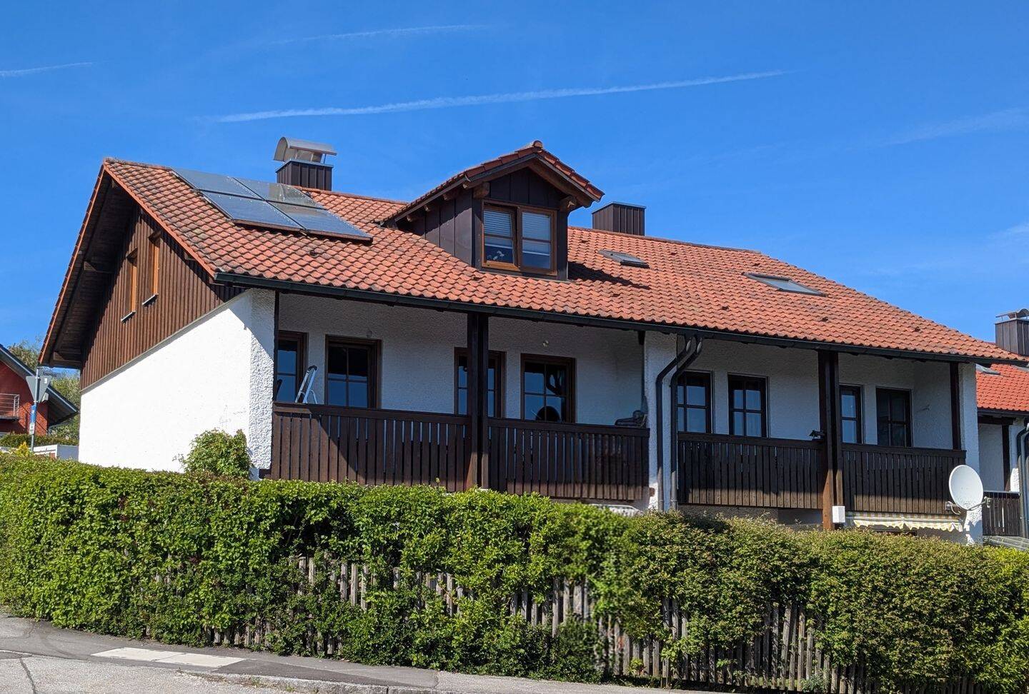 Hochwertige DHH mit Keller, Garten, Garage u. Carport ! Einziehen und Wohlfühlen! – Salzweg – Bild 1 von 9