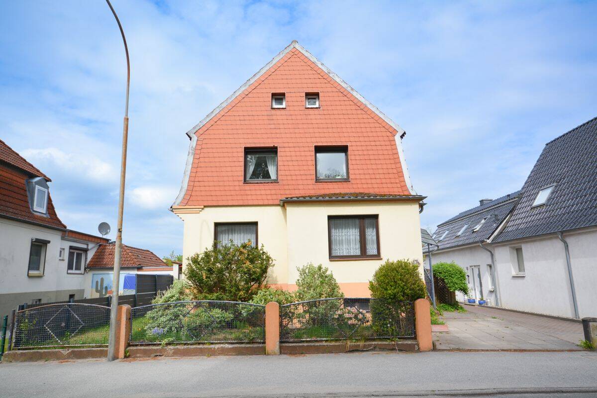 Ein- / Zweifamilienhaus mit Garten und Keller in zentraler Lage – Lübeck – Vorschaubild 3
