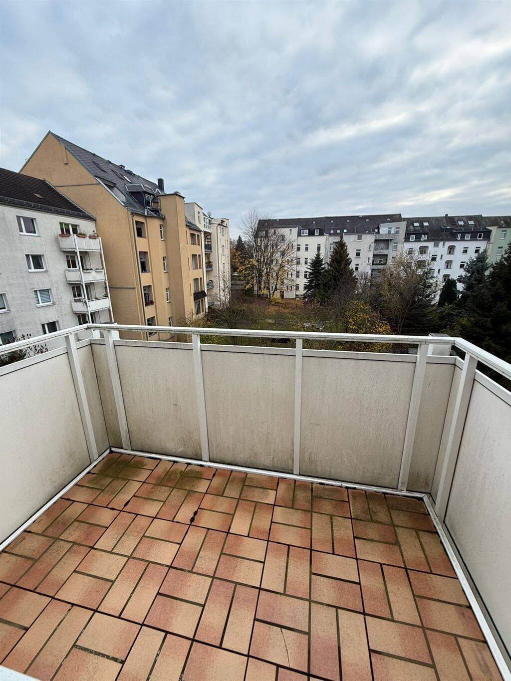 Gemütliche neu renovierte 3-Zimmer mit Balkon, Laminat und Wannenbad in ruhiger Lage! – Chemnitz – Vorschaubild 2