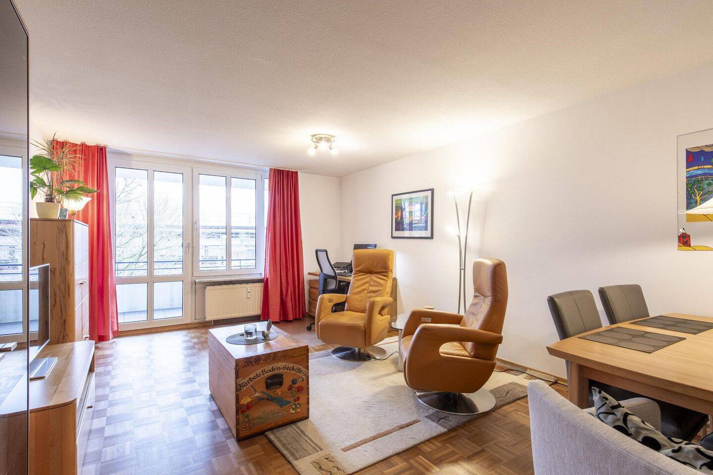 Schöne, helle 2-Zimmer-Wohnung mit Tageslichtbad und Balkon sowie Tiefgarage – München – Vorschaubild 3