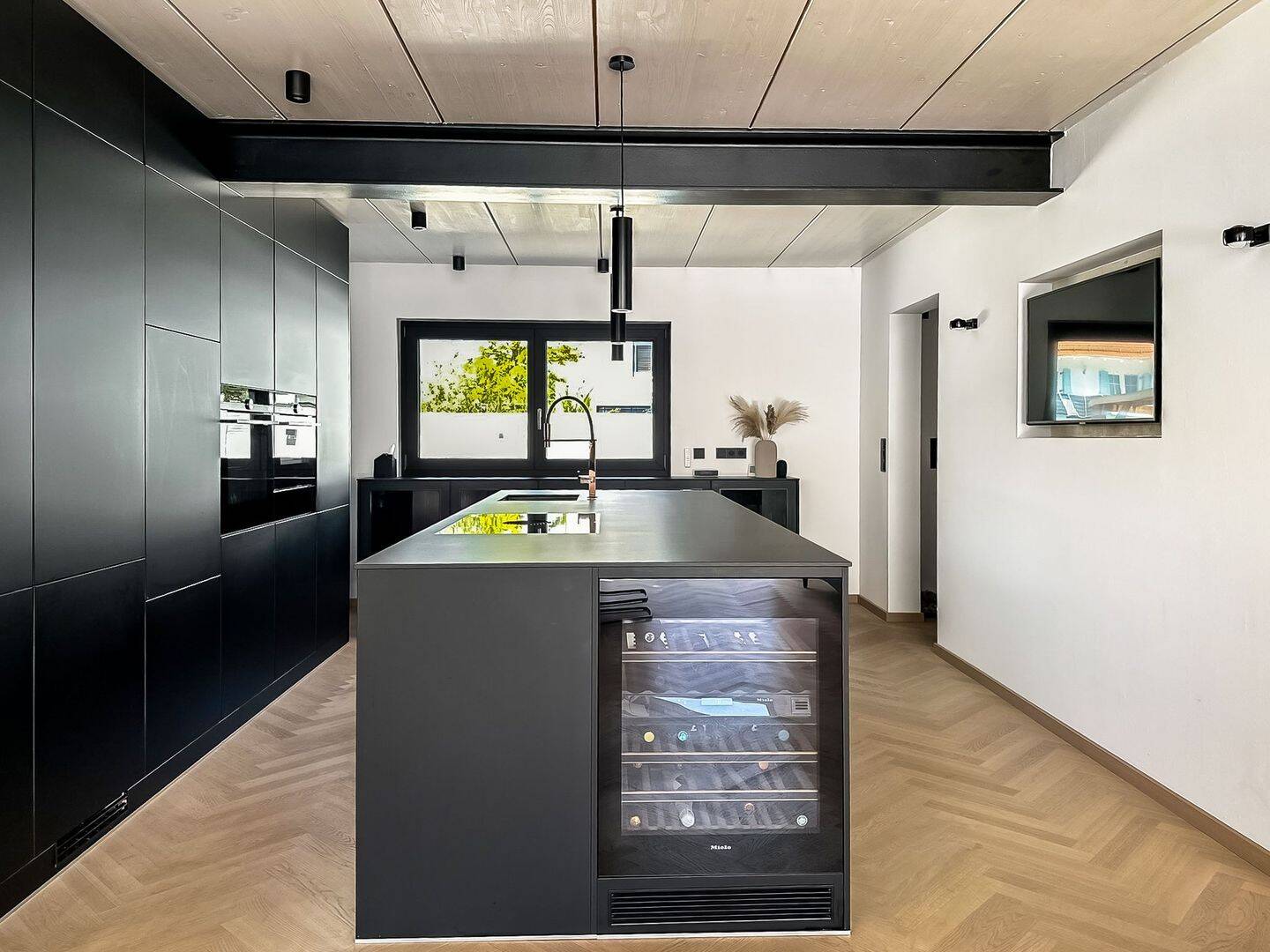 Moderne DHH (BJ 2020) mit 218 m², 9 m Salzwasser-Pool, KfW 55 & A+ in Bestlage von Andechs – Andechs – Vorschaubild 3