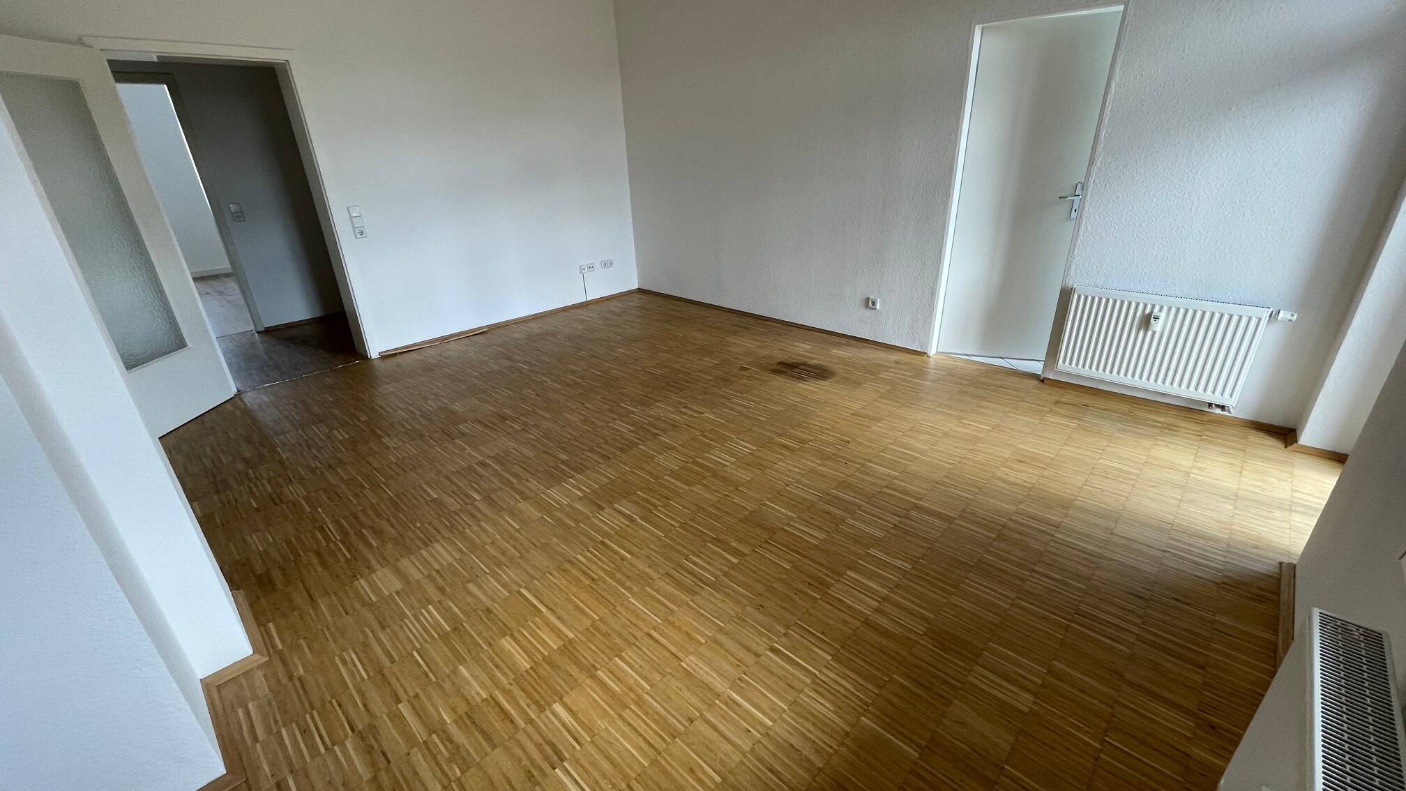 3. OG/ großes Wohnzimmer + Balkon / Stellplatz mögl. ! – Chemnitz – Vorschaubild 6