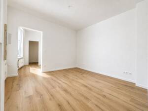 Modernisierte 1-Zimmer-Erdgeschosswohnung mit neuer Einbauküche und modernem Badezimmer