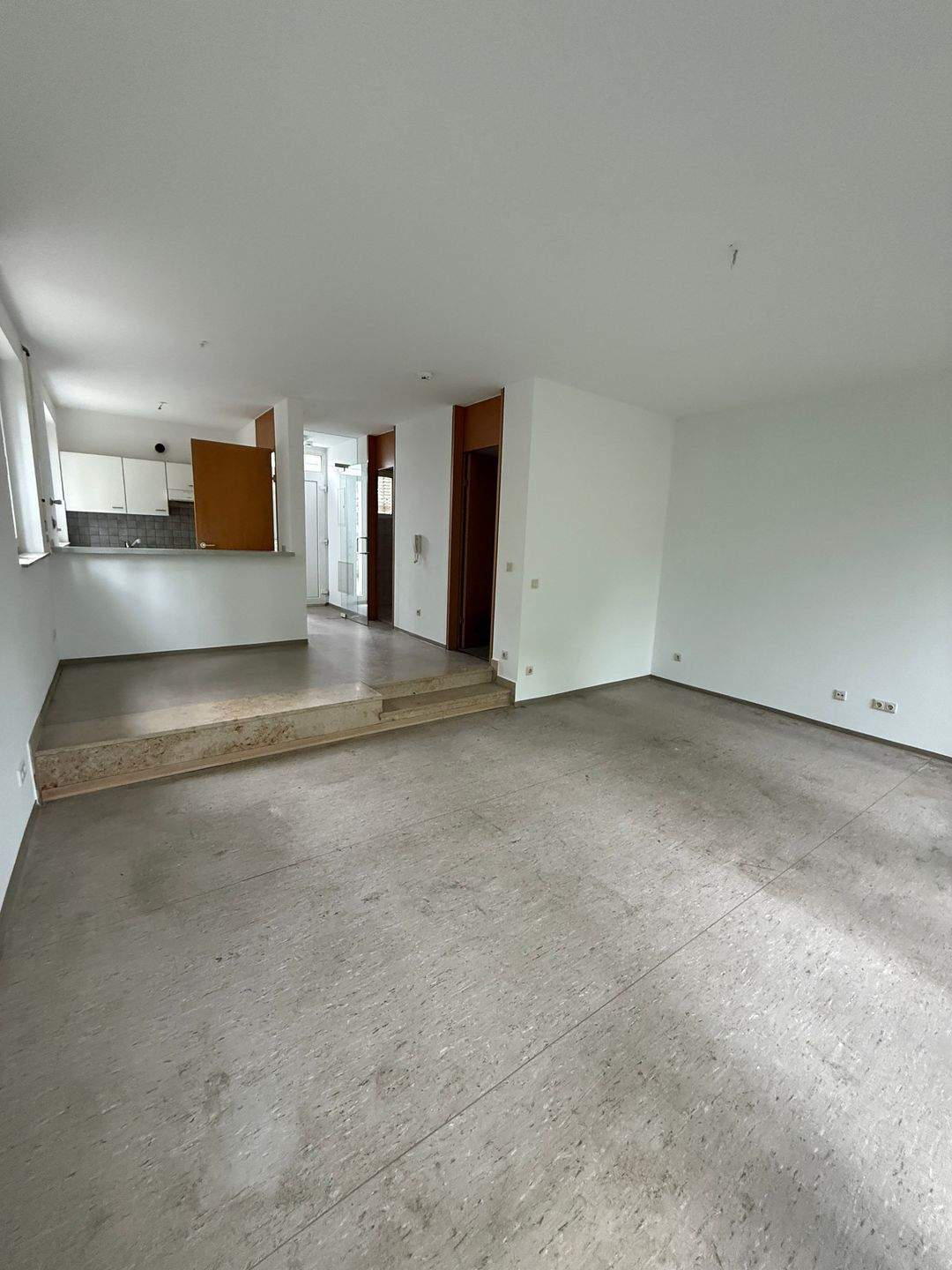 modern geschnittene 1 - Zimmerwohnung - bitte unbedingt beigefügten Bewerbungsbogen ausfüllen – Nürnberg – Vorschaubild 4