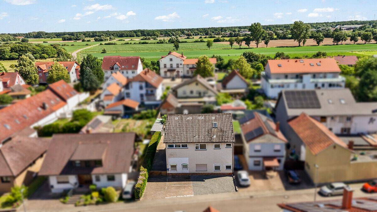 Großzügiges Einfamilienhaus mit Flexibilität zur Dreifamiliennutzung in ruhiger Lage