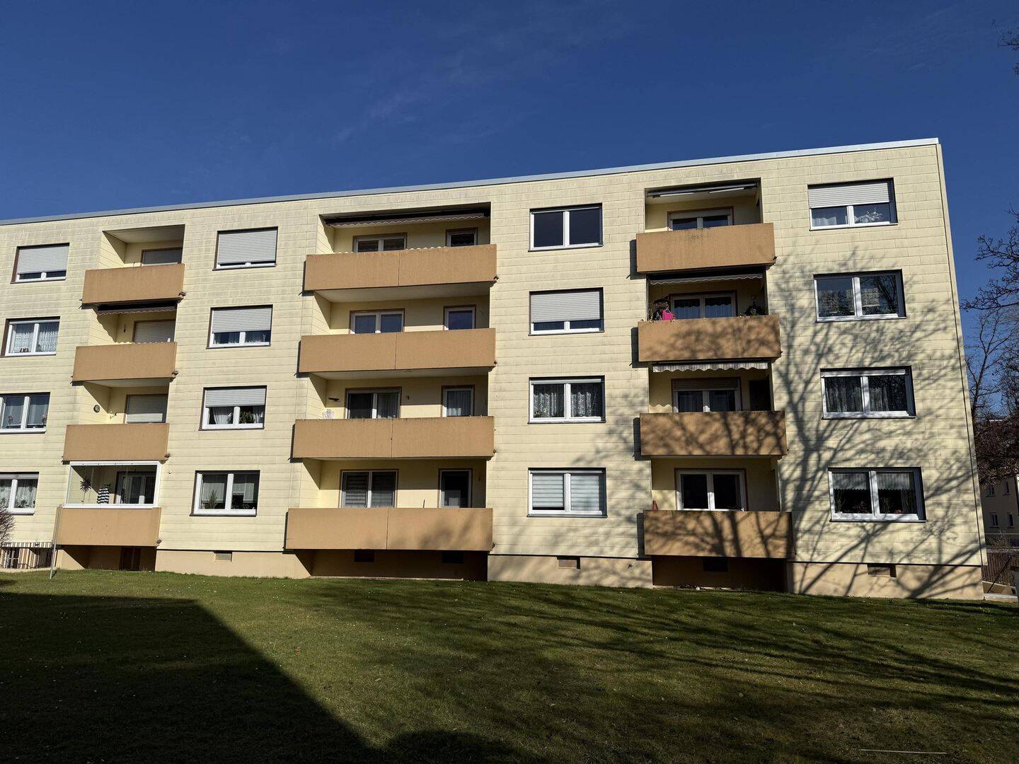 Flexible 3-4 Zimmer Wohnung mit Loggia und Tiefgaragenstellplatz in Augsburg-Haunstetten