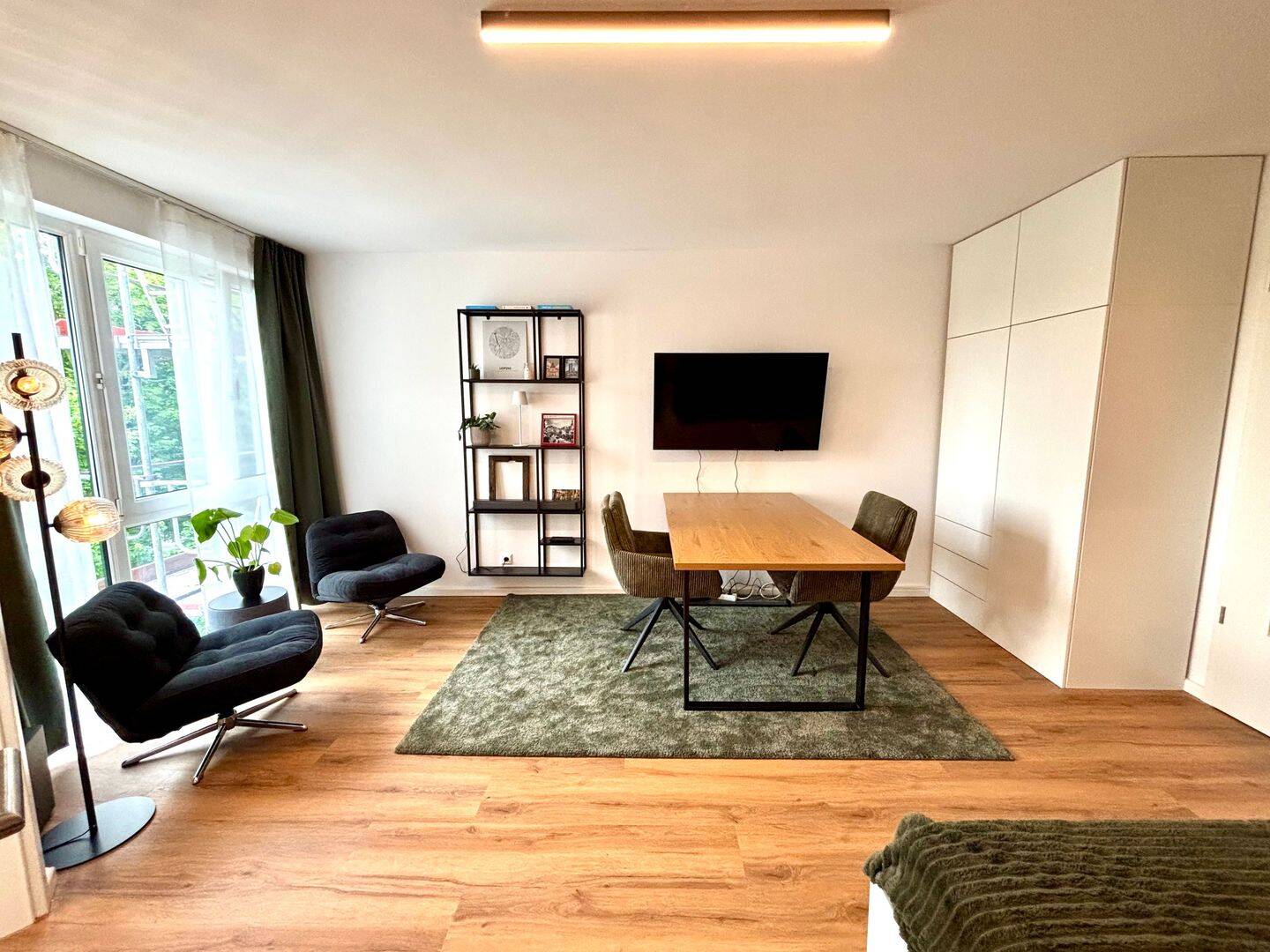 Erstbezug nach Komplettmodernisierung | Hochwertig möbliertes Design-Apartment | All-Inclusive-Miete