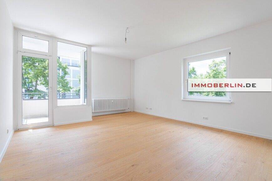 IMMOBERLIN.DE - Sonnige Wohnung mit Balkonloggia in Südwestausrichtung & Pkw-Stellplatz – Berlin – Vorschaubild 3