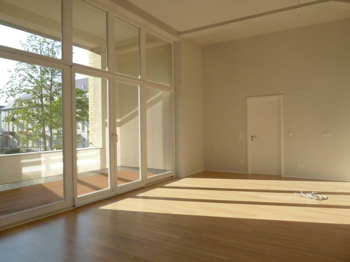 Frei zum 1.11.26: Lichtdurchflutete 3-Raumwohnung mit Balkon, 2 Bädern und TG-Stellplatz! – 4299 Leipzig – Bild 1 von 9