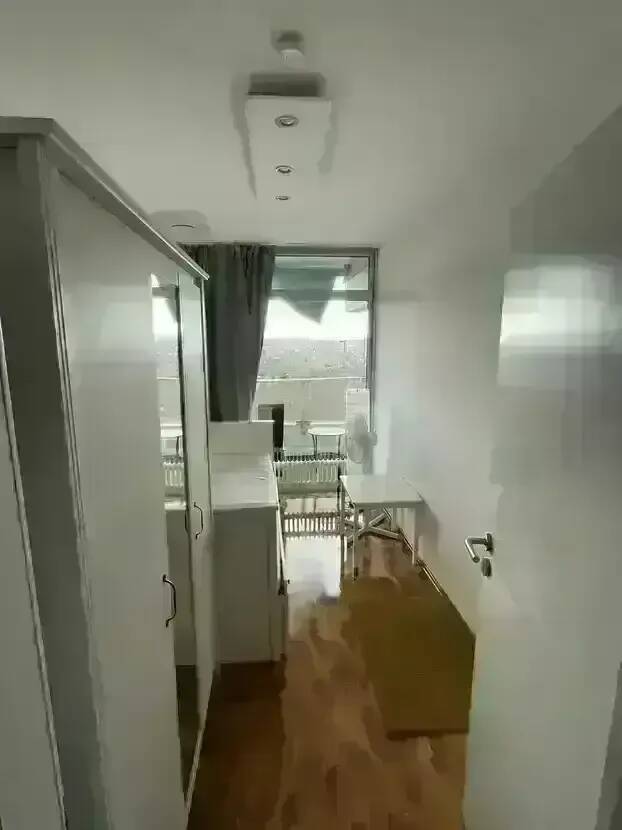 Vollmöblierte 3-Zimmer-Etagen- Wohnung inkl. Einbauküche, Balkon und PKW Tiefgaragenstellplatz in einem gepflegtem Hochhaus samt Fernblick – Köln – Vorschaubild 8