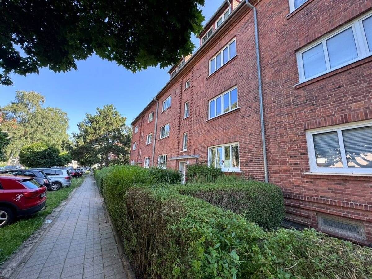 Attraktive Kapitalanlage in Rostock - Vermietete 2-Zimmer-Eigentumswohnung in beliebter Wohnlage – 18069 Rostock – Bild 1 von 7