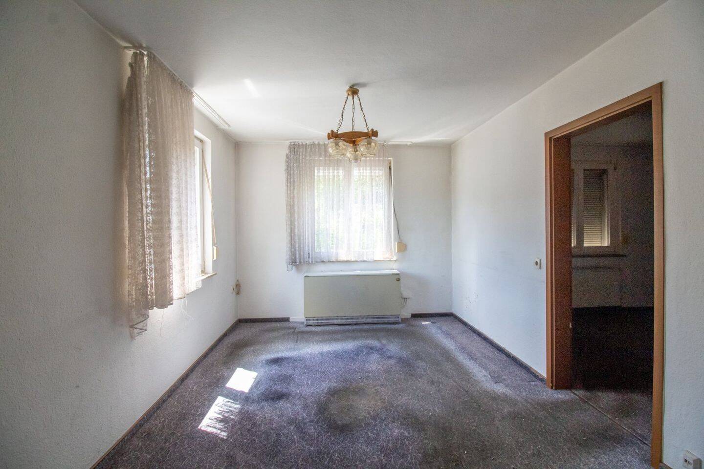 Sanierungsbedürftiges Haus in Kempenich - Viel Potenzial auf 270 m² Grundstück – Kempenich – Vorschaubild 2
