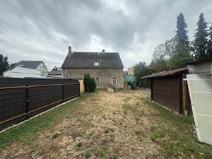 CHARMANTES EINFAMILIENHAUS - 5 ZIMMER, GROßER GARTEN & 50 m² TERRASSE