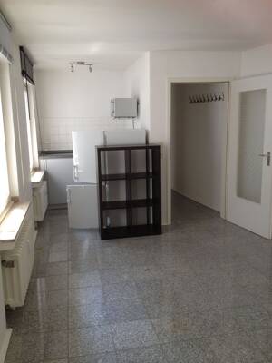 Am Dienstag 11.08.26 um 14:00 Uhr Besichtigung kommen Sie vorbei !!!! Sehr schöne 1 - Zimmer Wohnung , mit Flur Einbauschrank und Bad – 53111 Bonn – Vorschaubild 5
