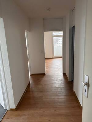 Modernisierte 3-Zimmer-Wohnung mit Balkon zu vermieten! – 60433 Frankfurt am Main – Vorschaubild 2