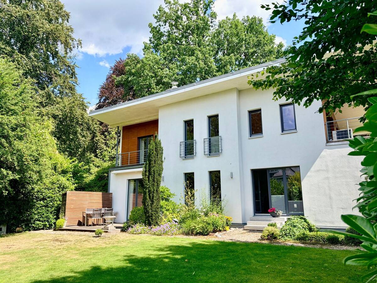 Architektenvilla im Herzen von Hamburg-Volksdorf – 22359 Hamburg – Bild 1 von 9