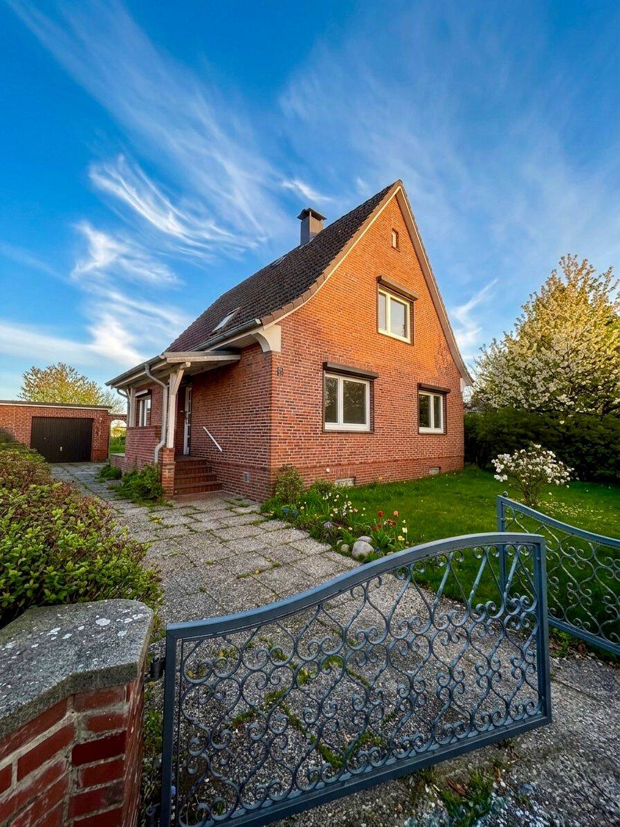 Ein Zuhause zum Ankommen! 135 m² Wohnfläche, Vollkeller, Weitblick und Feldrandlage in 30er Zone von Borstel - Hohenraden! – Borstel-Hohenraden – Bild 1 von 9
